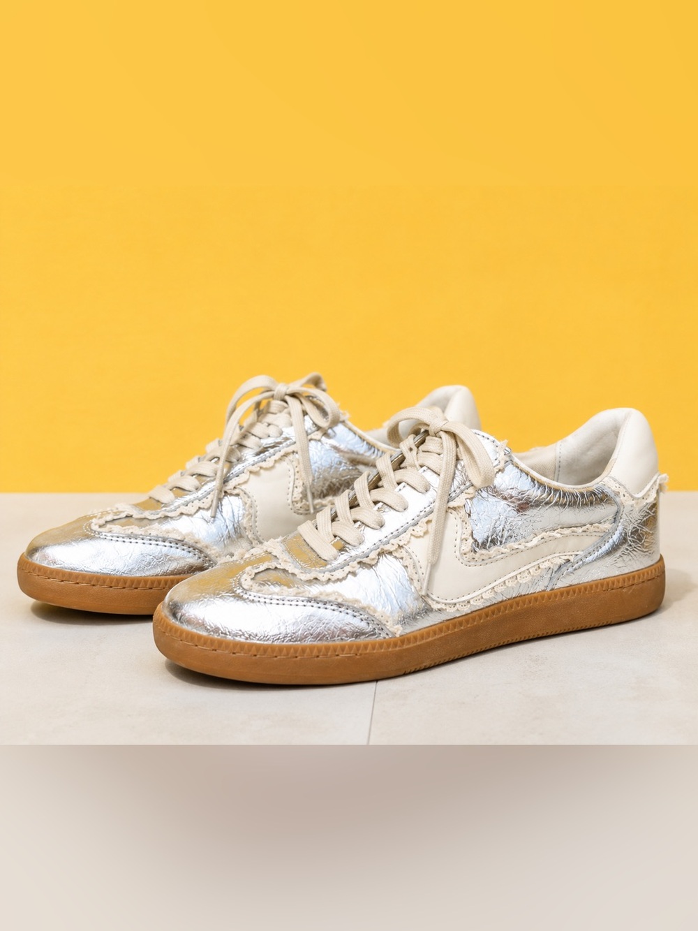 Dolce Vita Notice Metallic Sneakers Size 8 old money quiet luxury #33